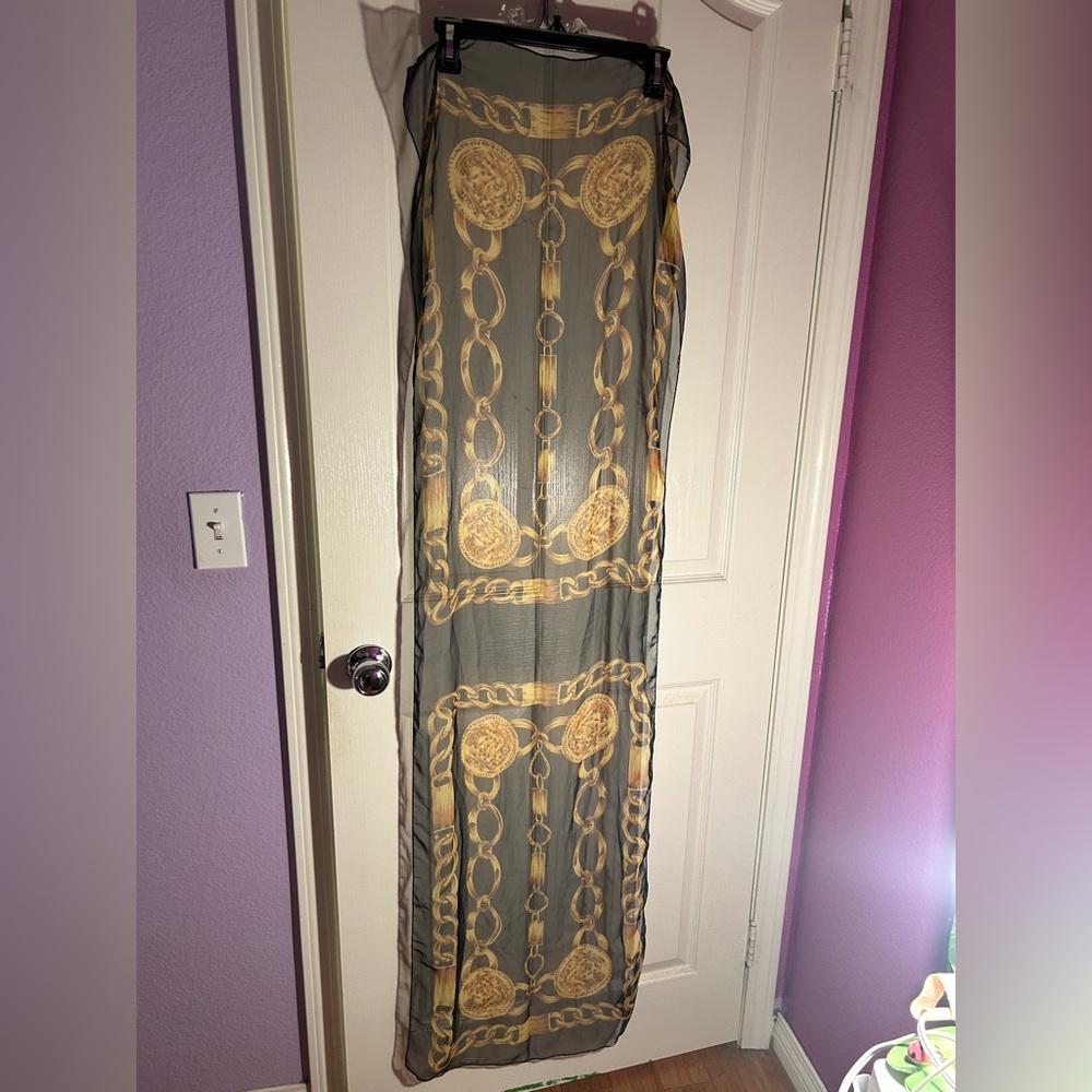 Chic Gray and Gold Chain Print Scarf